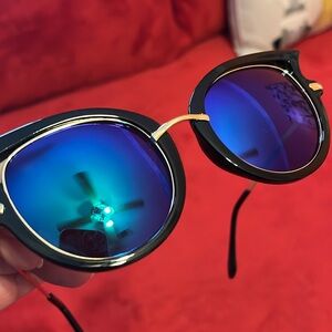 New cat 🐈‍⬛ woman sunglasses